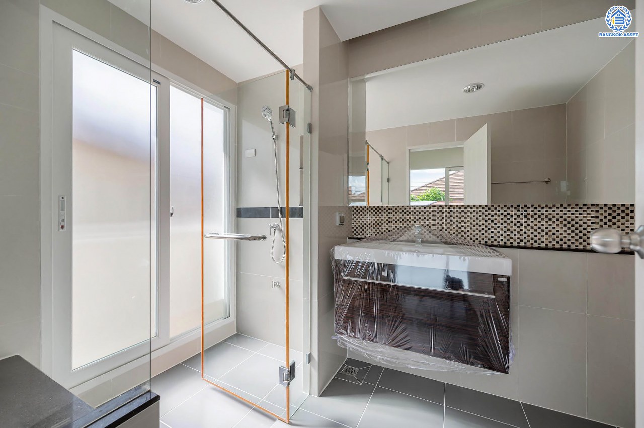 บ้านมือสองตกแต่งใหม่ โครงการ เดอะซิตี้2 พระราม5-ราชพฤกษ์ เนื้อที่ 62.5 ตร.ว. ดีไซน์ตอบทุกไลฟ์สไตล์ ฟังก์ชัน 3 ห้องนอน 3 ห้องน้ำ จอดรถได้ 2 คัน บนทำเลติดถนนใหญ่ เชื่อมต่อทุกเส้นทาง ใกล้จุดขึ้นทางด่วน "ศรีรัช" รายล้อมด้วยสิ่งอำนวยความสะดวกมากมาย